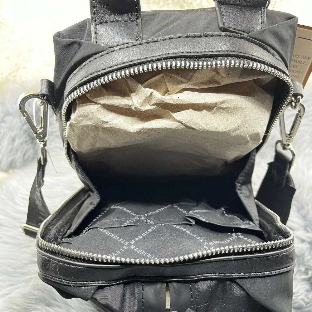Steve Madden Tik Tok Viral Airpods Bfuria Black Nylon Crossbody Sling Bag NWT - Picture 5 of 8